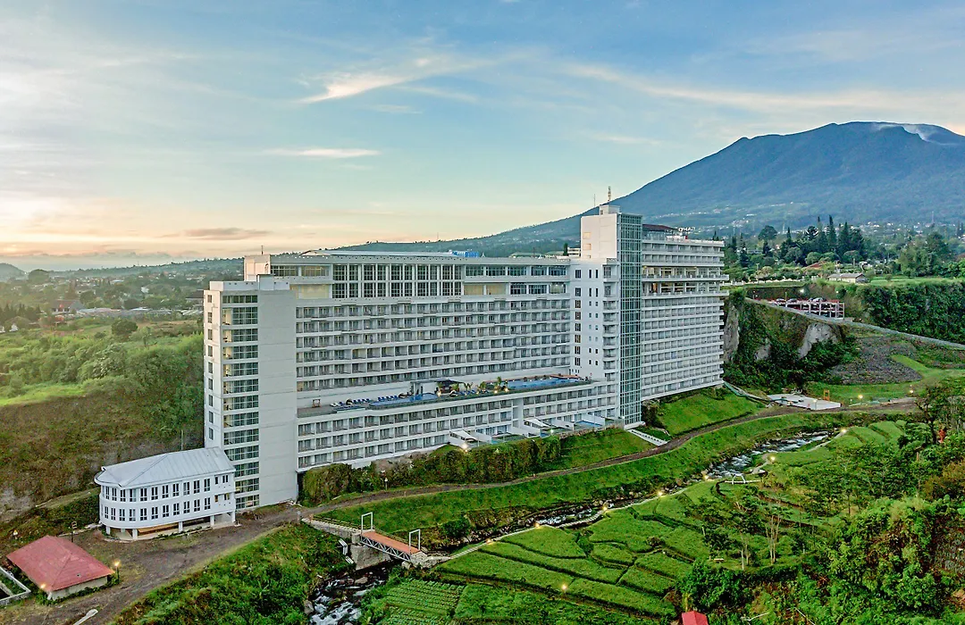 Le Eminence Puncak Hotel Convention & Resort-1